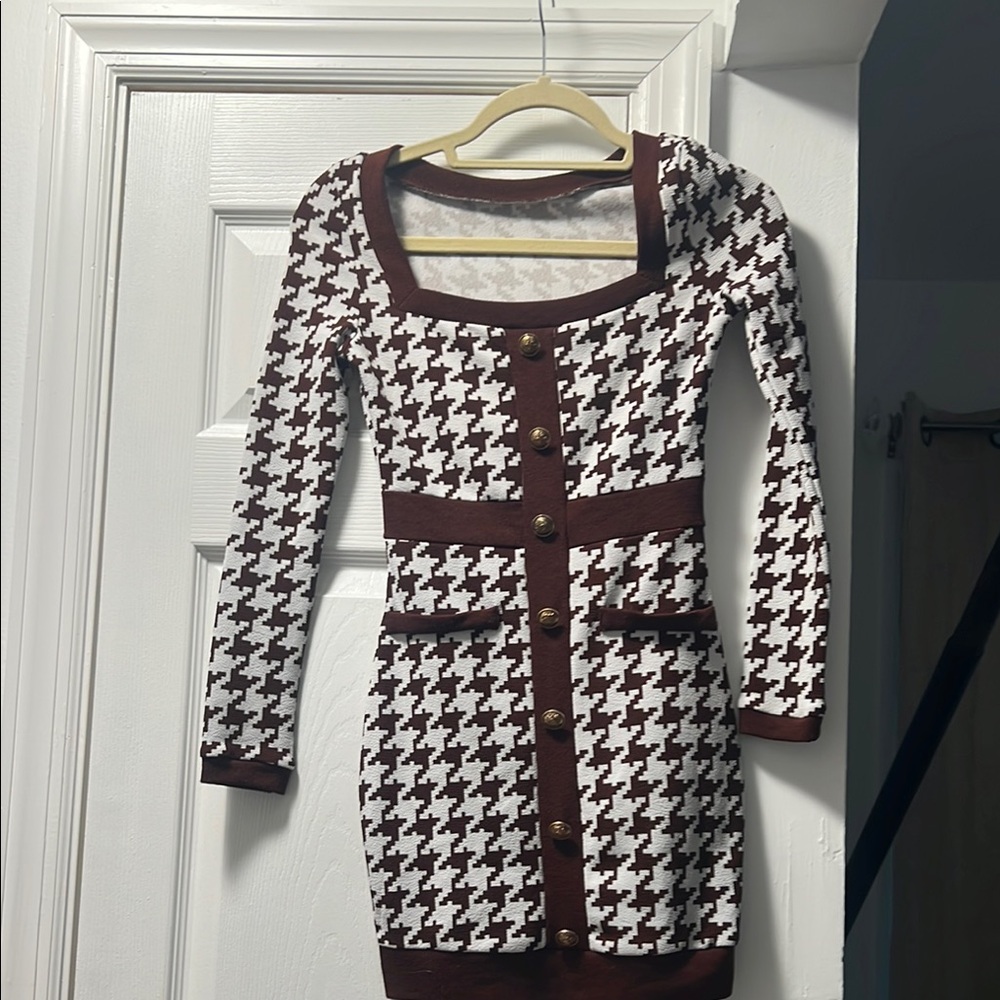 Elegant Houndstooth Dress - Picture 2 of 4